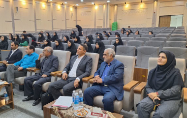 جلسه معارفه دانشجویان کارشناسی رشته زبان و ادبیات فارسی ورودی ۱۴۰۴ برگزار شد