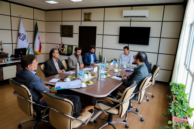 نشست اعضای شورای صنفی کارمندان با رئیس دانشگاه برگزار شد